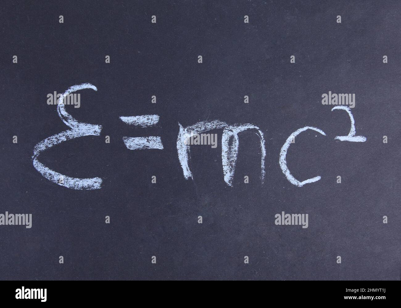 E=mc2. Relativitätstheorie, Schriften auf Tafel. Stockfoto