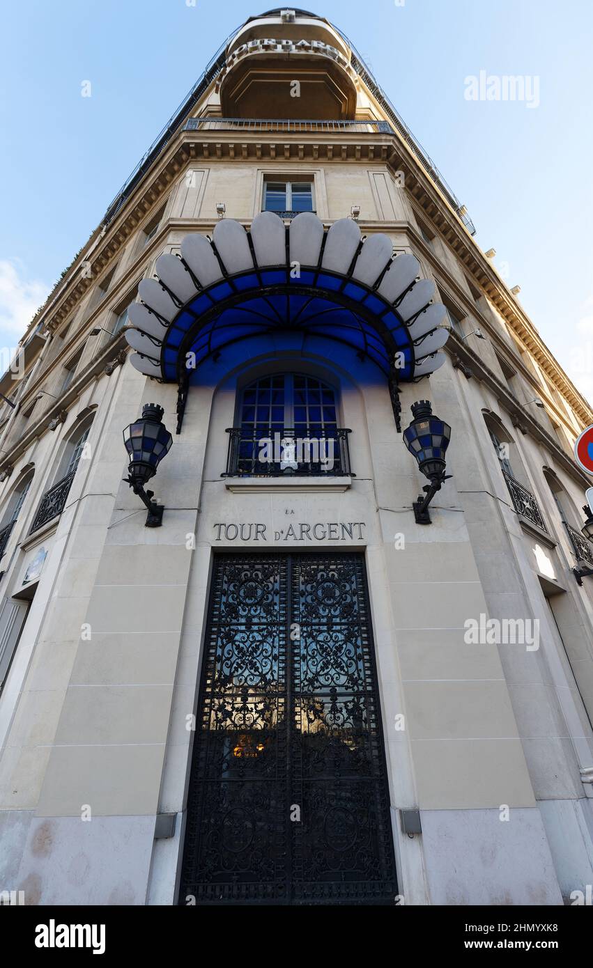 Unter den vielen bemerkenswerten Restaurants in Paris ist eines der am meisten verehrten La Tour d Argent -Silberturm in Französisch . Es liegt direkt auf der anderen Seite der seine Stockfoto