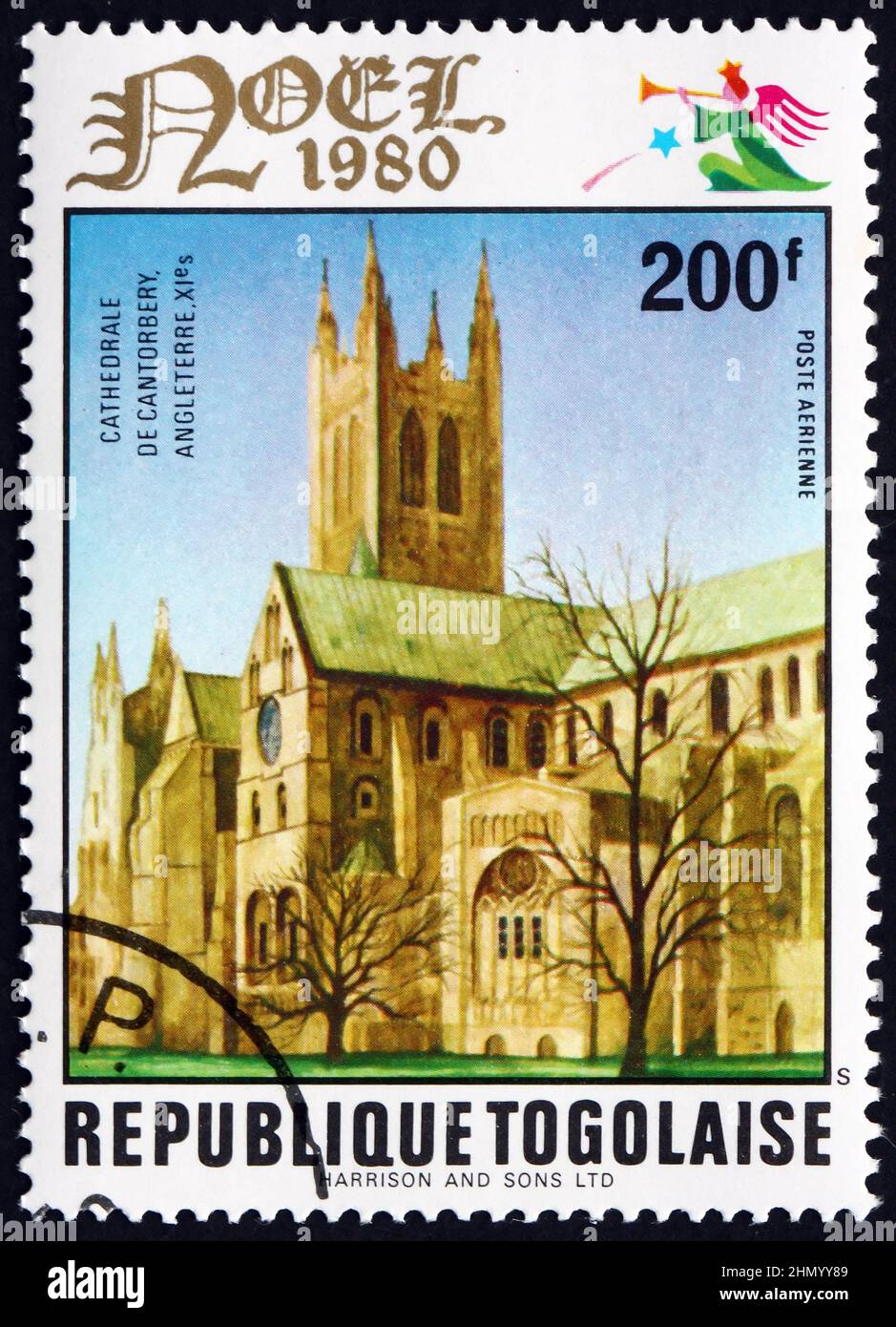 TOGO - UM 1980: Eine in Togo gedruckte Briefmarke zeigt die Kathedrale von Canterbury, England, um 1980 Stockfoto