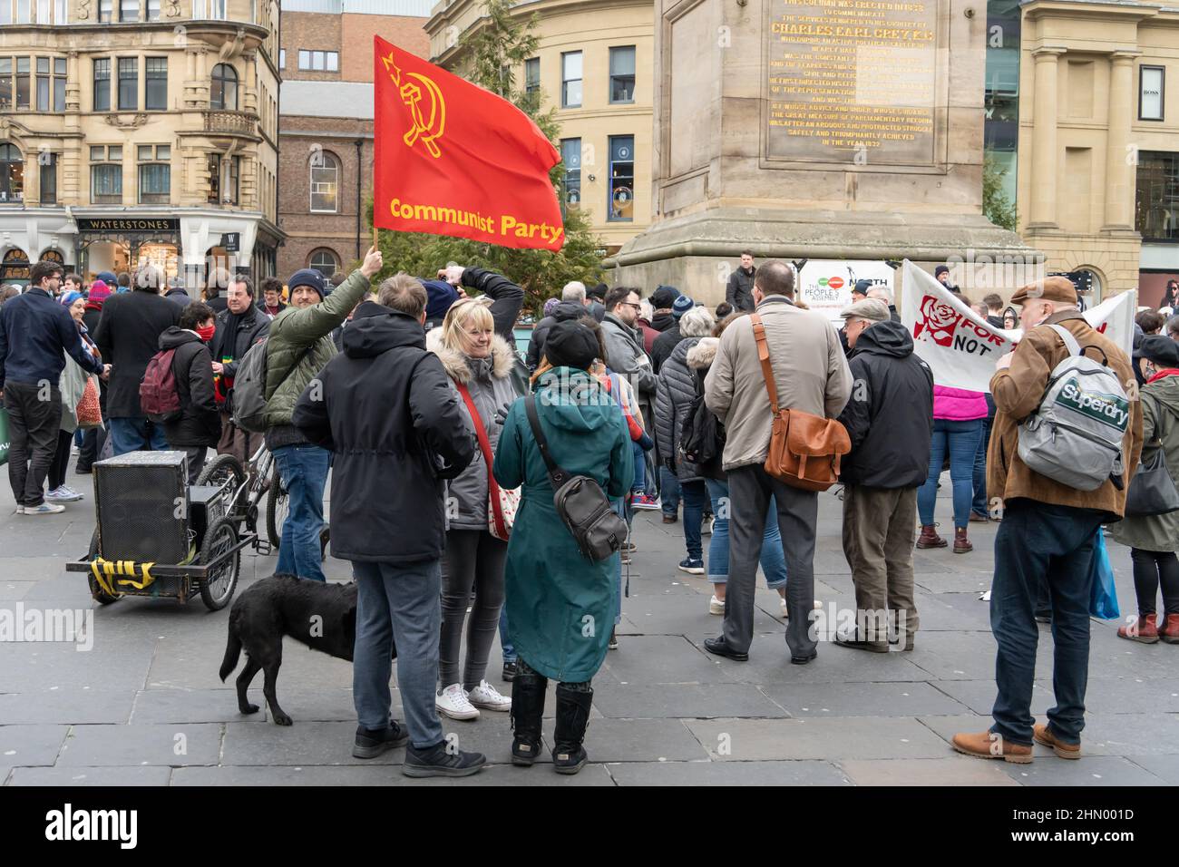 Protest zur „Cost of Living Crisis“ in Newcastle upon Tyne, Großbritannien, gegen steigende Preise und Inflation, organisiert von der Volksversammlung. Stockfoto