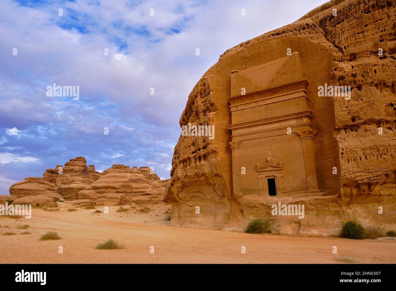 Saudi-Arabien, Region Al Madinah, Alula oder Al Ula, Nabateische Grabstätte in Hegra (Madain Saleh), Grab von Jabal AlBanat Stockfoto