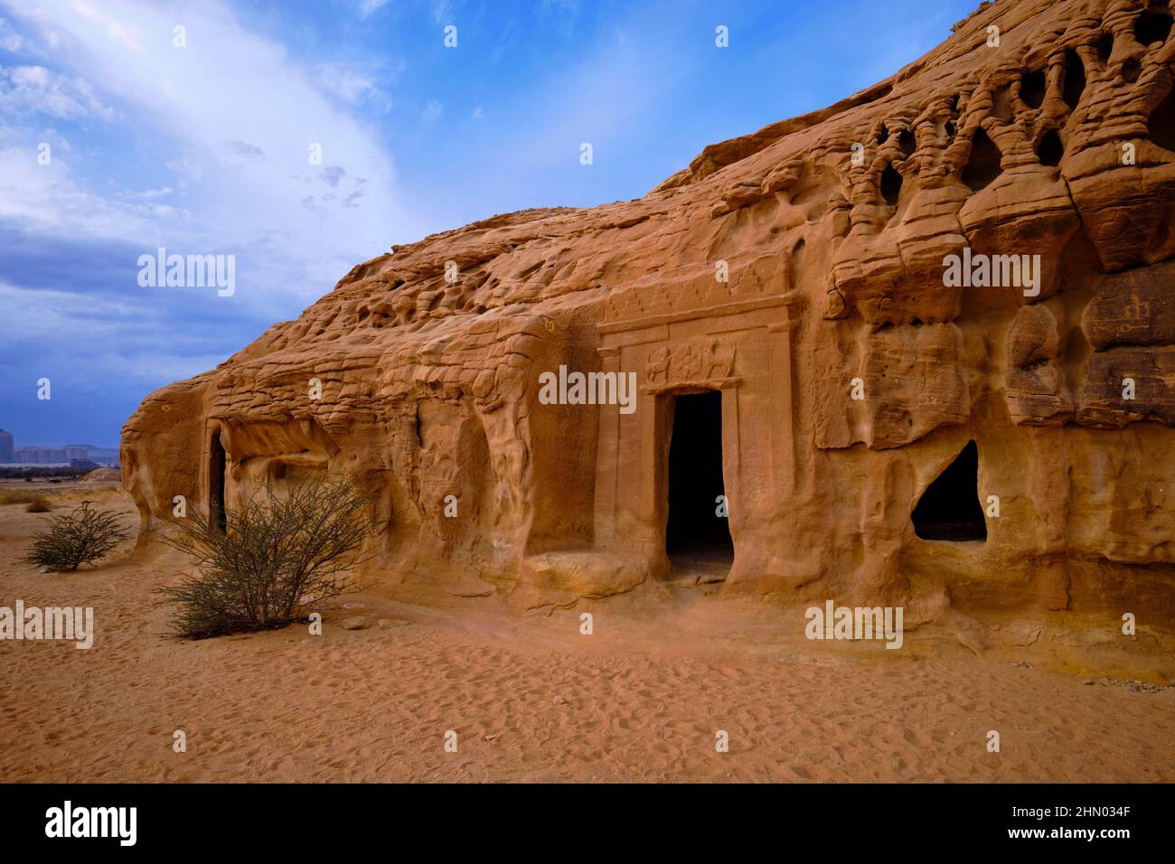 Saudi-Arabien, Region Al Madinah, Alula oder Al Ula, Nabateische Grabstätte in Hegra (Madain Saleh), Grab von Jabal AlBanat Stockfoto