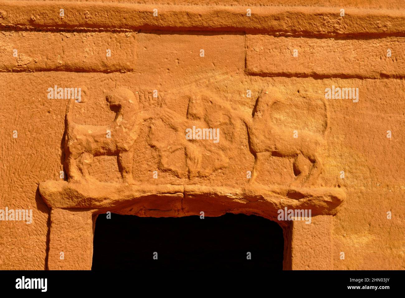 Saudi-Arabien, Region Al Madinah, Alula oder Al Ula, Nabateische Grabstätte in Hegra (Madain Saleh), Grab von Jabal AlBanat Stockfoto