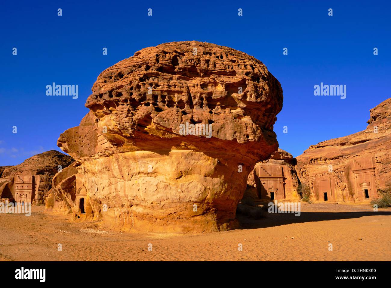 Saudi-Arabien, Region Al Madinah, Alula oder Al Ula, Nabateische Grabstätte in Hegra (Madain Saleh), Grabstätte Jabal AlKhuraymat Stockfoto