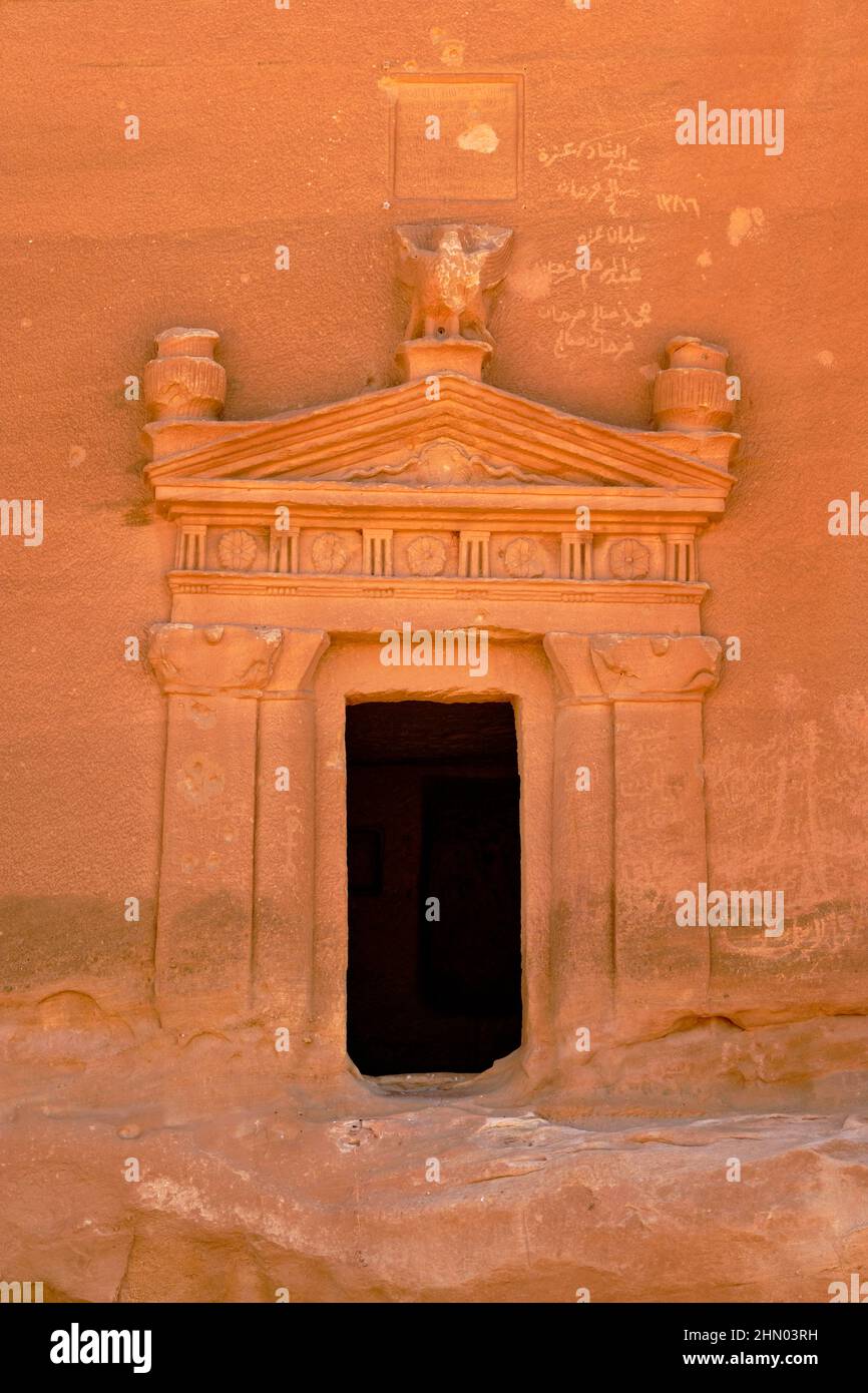 Saudi-Arabien, Region Al Madinah, Alula oder Al Ula, Nabateische Grabstätte in Hegra (Madain Saleh), Grab von Jabal AlBanat Stockfoto