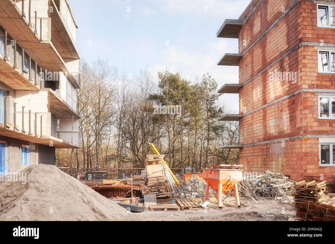 Mehrfamilienhaus Baustelle. Stockfoto