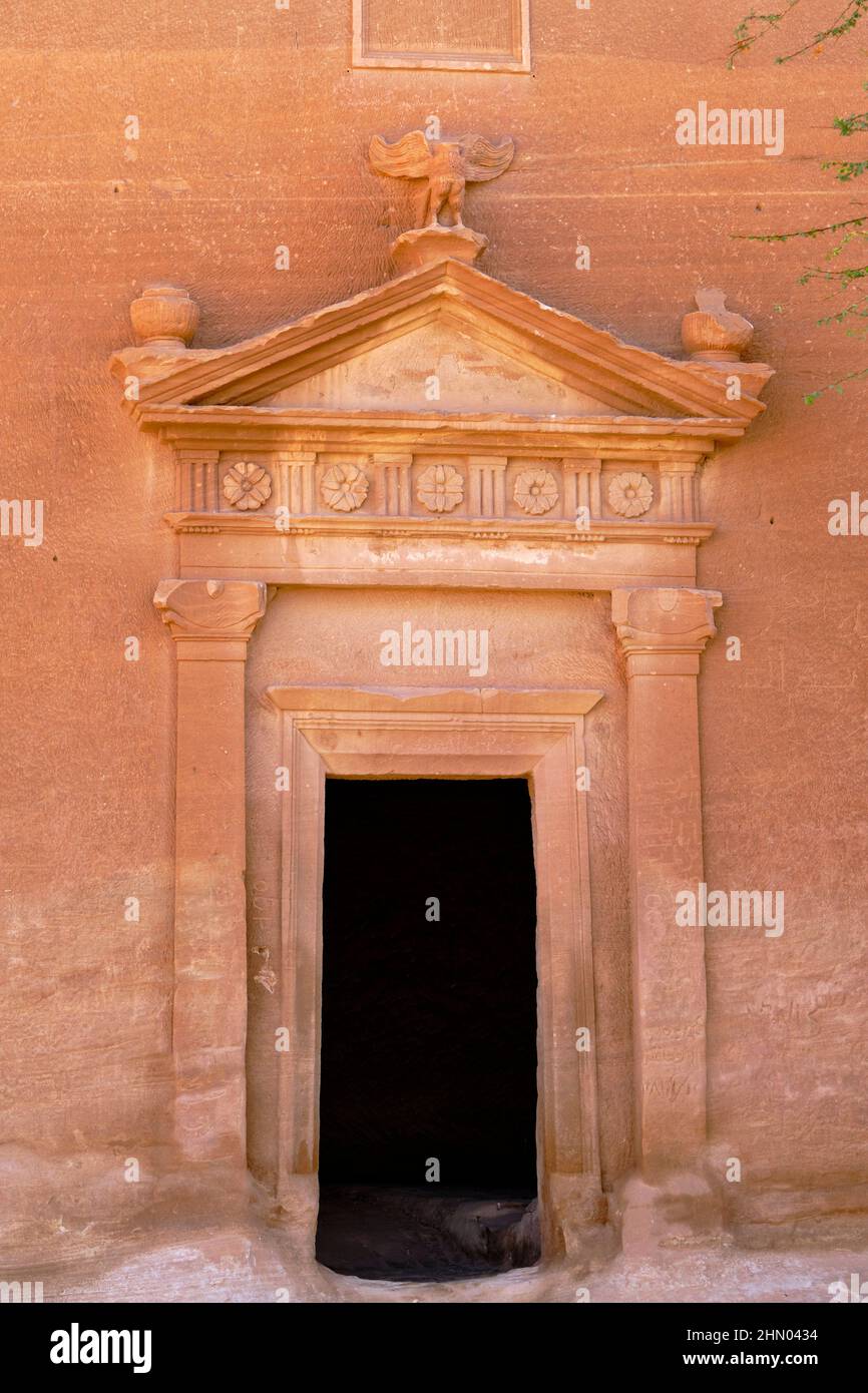 Saudi-Arabien, Region Al Madinah, Alula oder Al Ula, Nabateische Grabstätte in Hegra (Madain Saleh), Grab von Jabal AlBanat Stockfoto