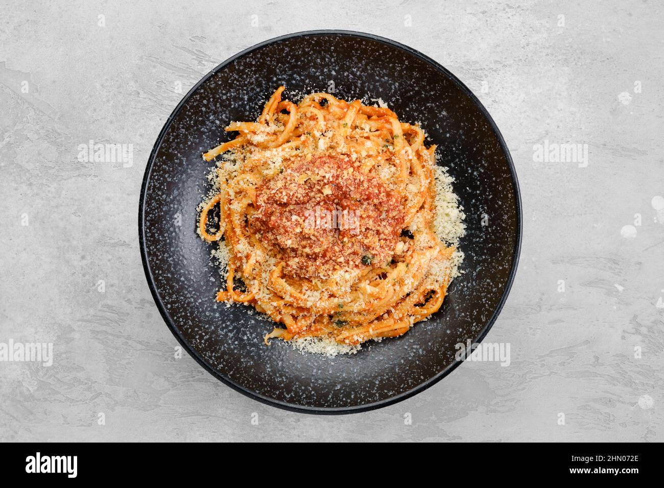 Klassische Spaghetti Bolognese auf einem Teller, Draufsicht Stockfoto