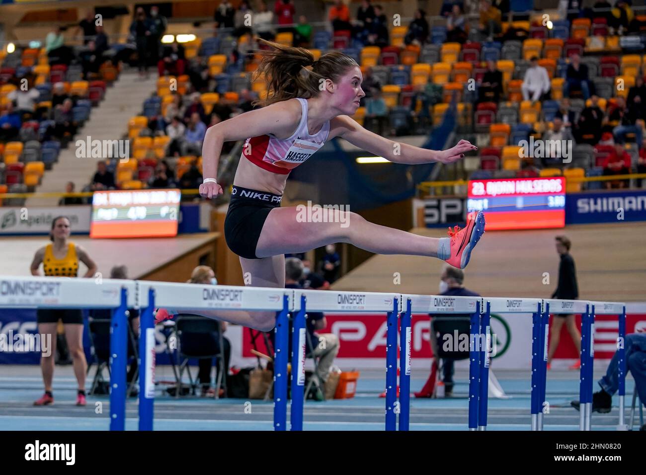 APELDOORN, NIEDERLANDE - 13. FEBRUAR: Amy Hasselton von THOR während des NK Indoor Meerkamp im Omnisport am 13. Februar 2022 in Apeldoorn, Niederlande (Foto: Andre Weening/Orange Picles) Stockfoto