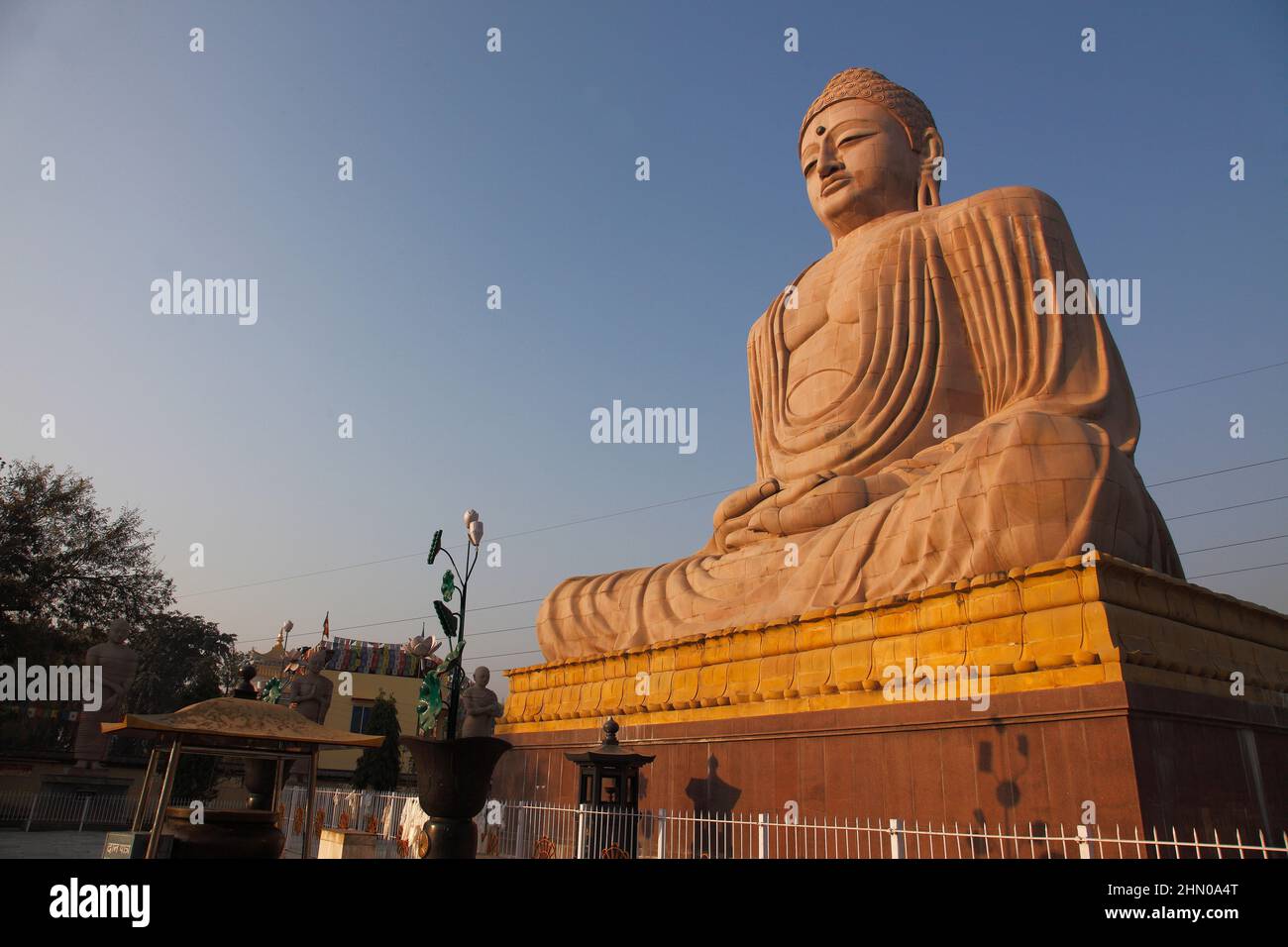 Große Buddha Statue in der Temple Street, Bodhgaya, Indien Stockfoto