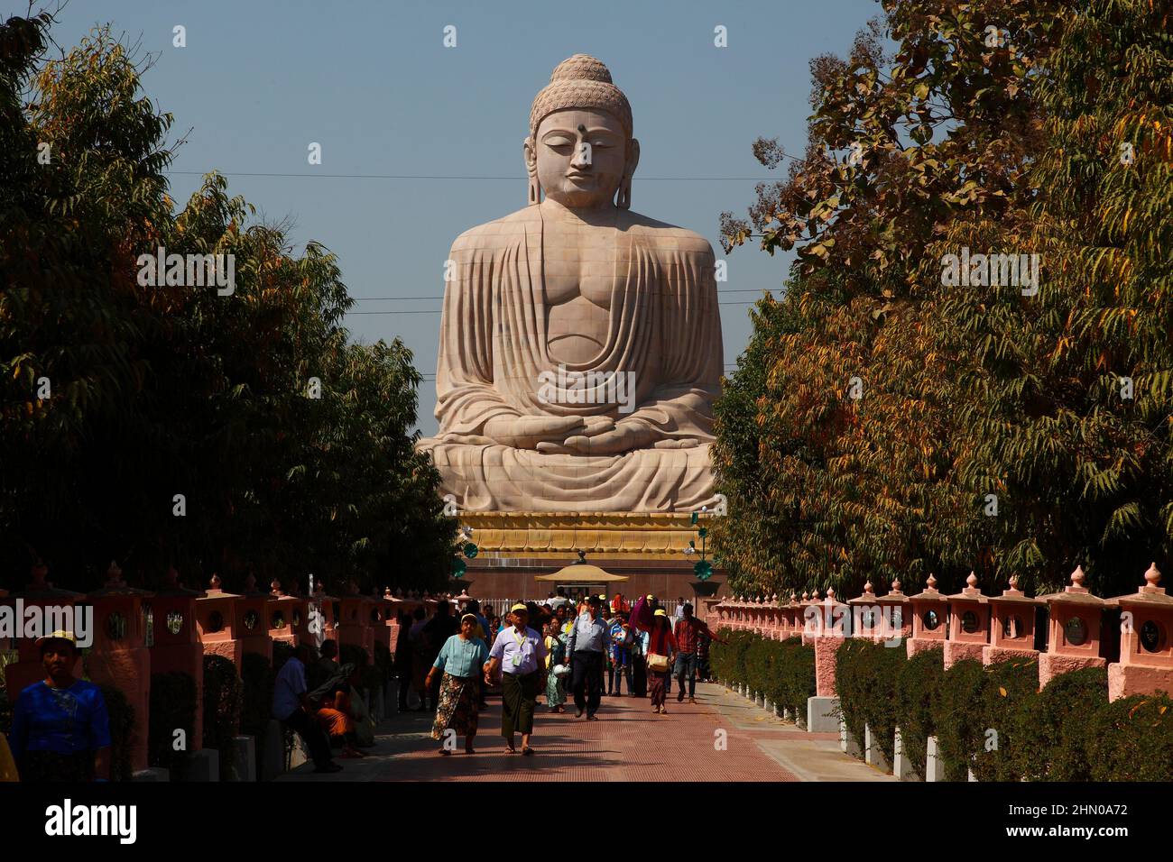 Große Buddha Statue in der Temple Street, Bodhgaya, Indien Stockfoto