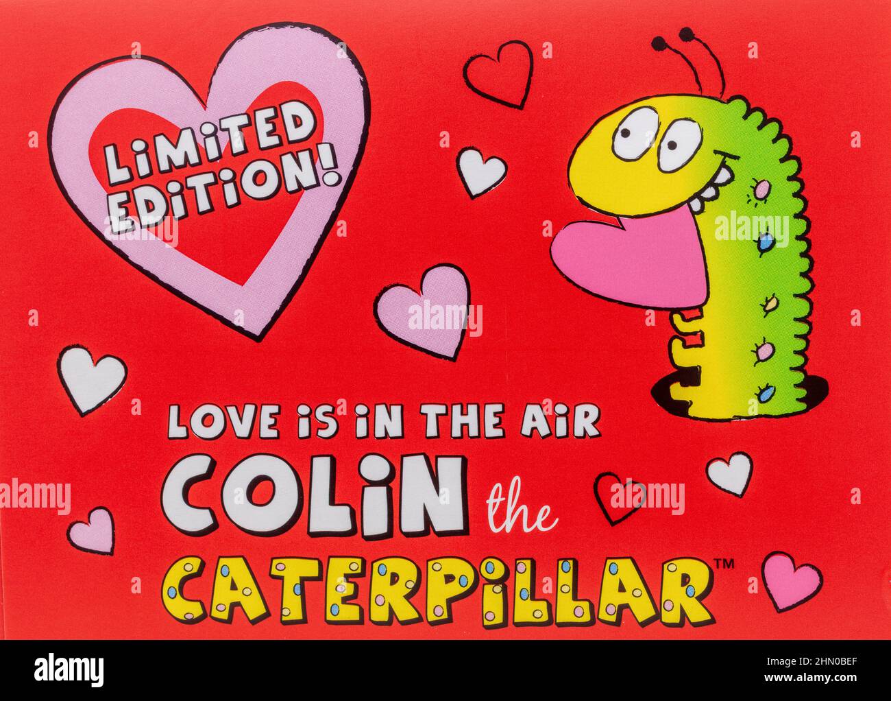 M&S Love is in the Air Colin the Caterpillar Limited Edition Valentines Cake Stockfoto