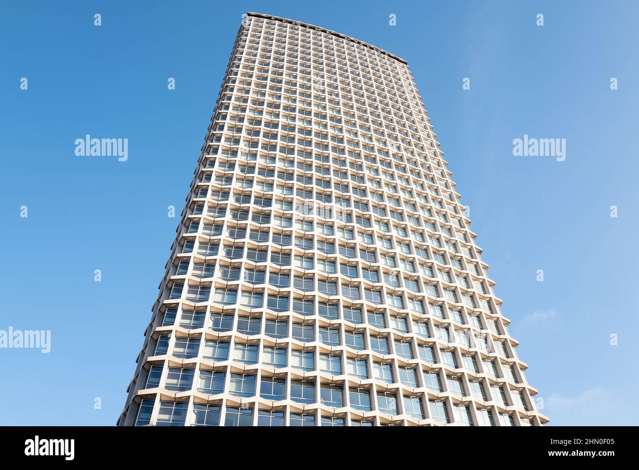 Centre Point London, Großbritannien. Architekt George Marsh. Das Center Point ist ein 34-stöckiges Gebäude mit Blick auf den St. Giles Circus. Erbaut um 1963. Stockfoto