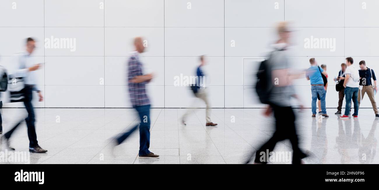 Anonyme Menschenmenge bei der Konferenz Stockfoto