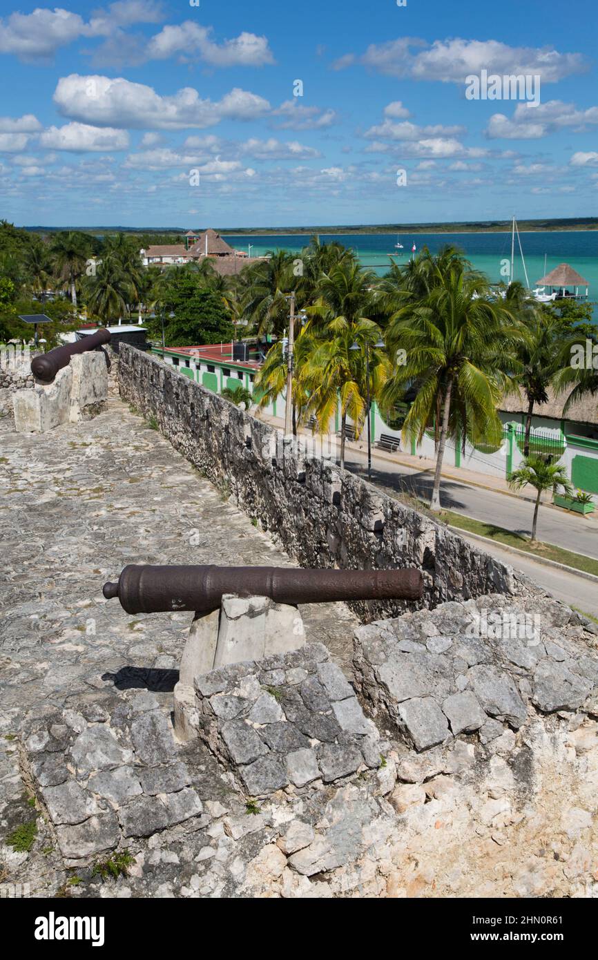 Colonial Cannons, Fort de San Alpane, gegründet 1725, Bacalar, Quintana Roo, Mexiko Stockfoto