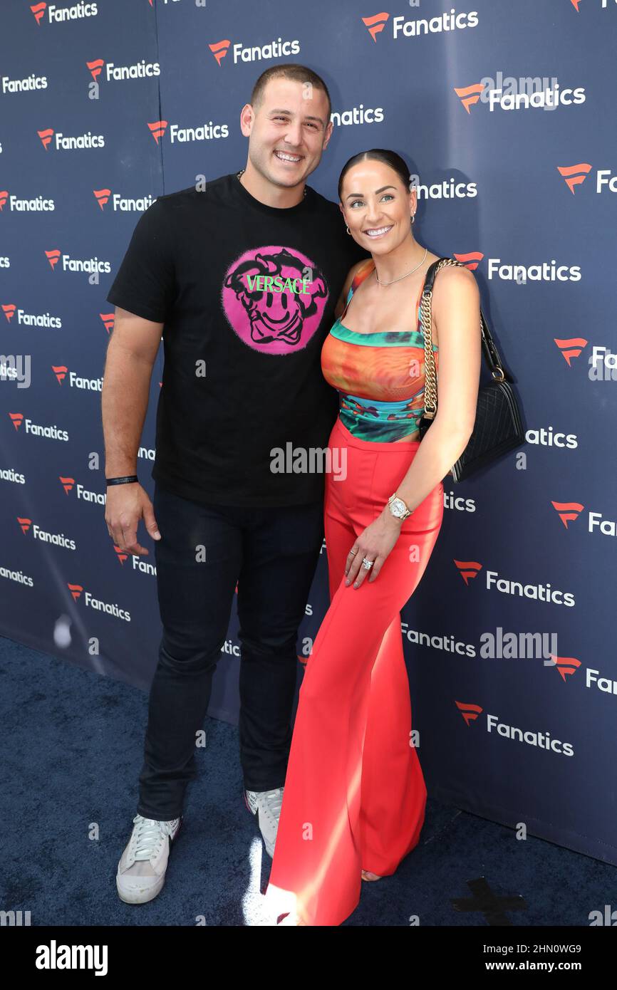 Los Angeles, USA. 12th. Februar 2022. Anthony Rizzo und Emily Vakos treffen am Samstag, den 12. Februar 2022, um 3Labs Uhr in Culver City, Kalifornien, auf Michael Rubins Fanatiker Super Bowl Party ein. (Foto von Conor Duffy/Sipa USA) Quelle: SIPA USA/Alamy Live News Stockfoto