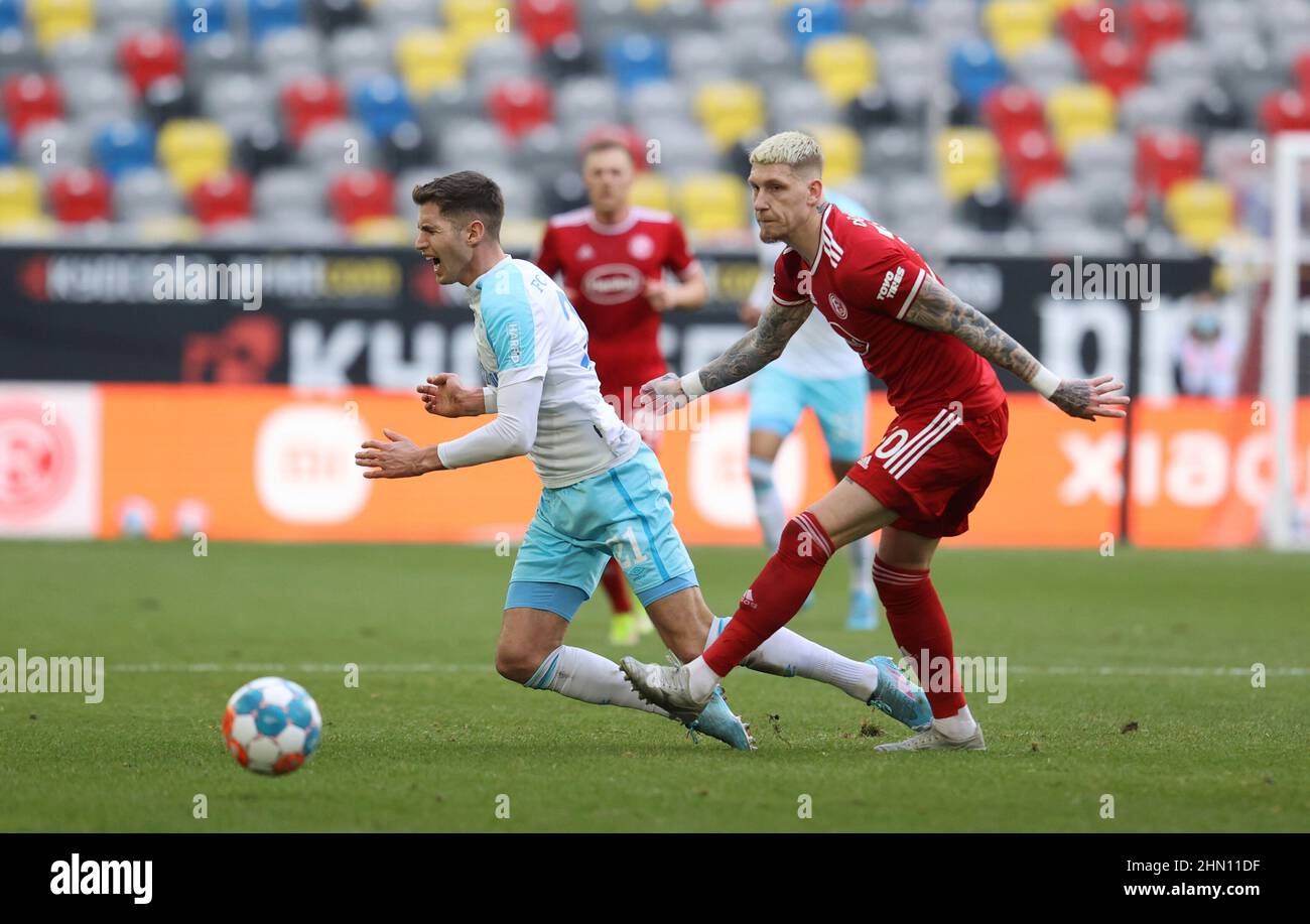 firo : 02/13/2022 Fuvuball, Fußball, 2.Bundesliga, Saison 2021/2022, F95 Fortuna Dvºsseldorf, Düsseldorf - FC Schalke 04 Duelle, Marvin Pieringer, Versus, Jordy de Wijs Stockfoto