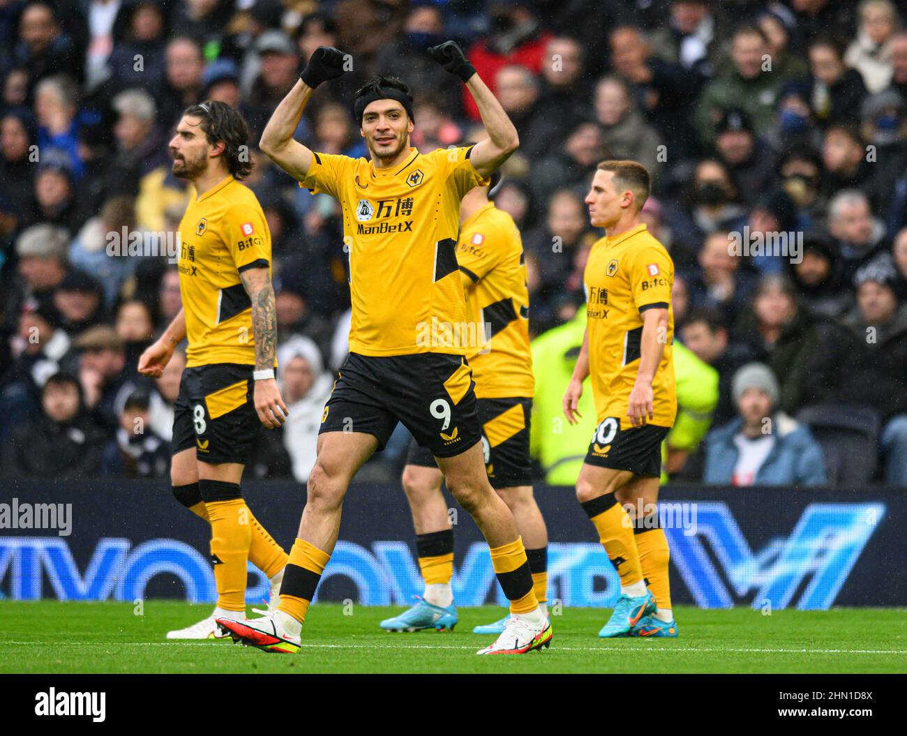 13. Februar 2022 - Tottenham Hotspur gegen Wolverhampton Wanderers - Premier League Raul Jimenez feiert seinen ersten Halbtreffer. Bildnachweis : © Mark Pain / Alamy Live News Stockfoto