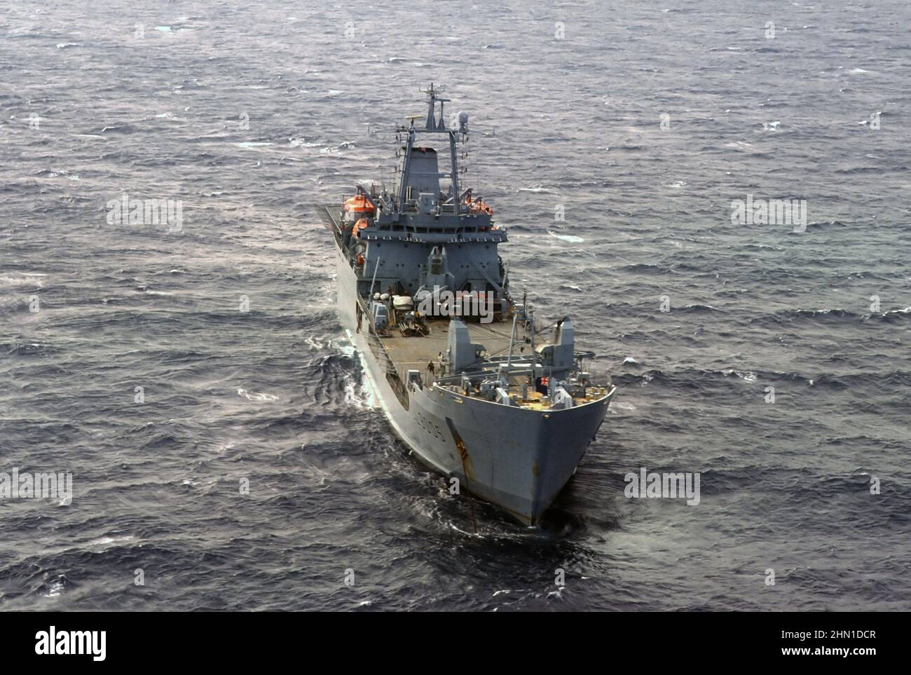 - Royal Navy, das Landungsschiff (LSL) HMS Sir Galahad bei NATO-Manövern in Capo Teulada (Sardinien, Italien) - Royal Navy, Nave da sbarco (LSL) HMS Sir Galahad durante esercitazioni NATO a Capo Teulada (Sardegna, Italia) Stockfoto