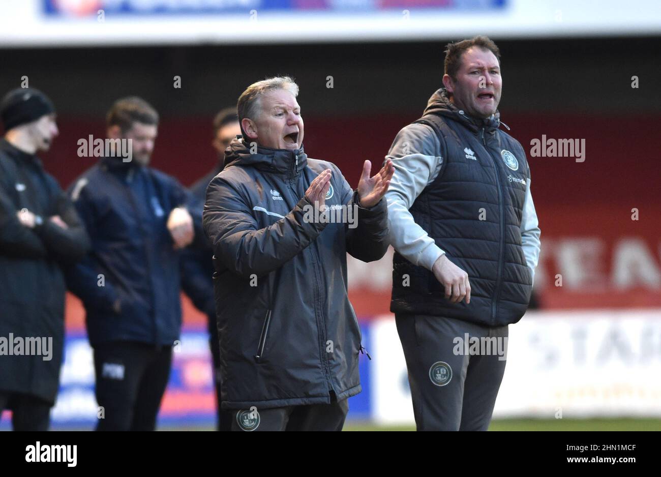 Crawley-Manager John Yems während des zweiten Spiels der Sky Bet League zwischen Crawley Town und Hartlepool United im People's Pension Stadium , Crawley , Großbritannien - 12th. Februar 2022 Stockfoto