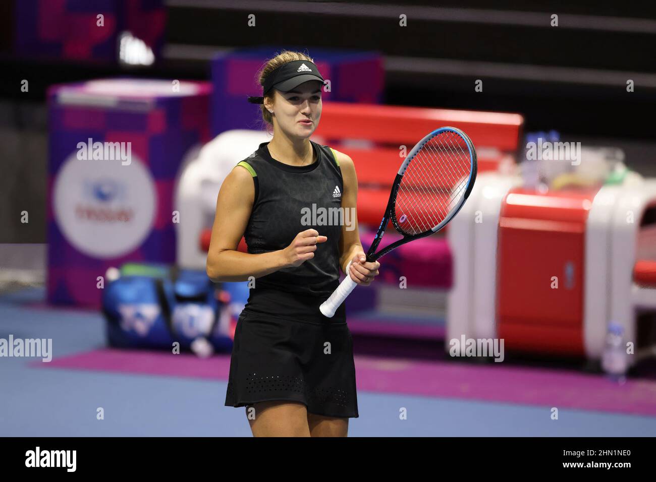 Sankt Petersburg, Russland. 13th. Februar 2022. Anna Kalkinskaya aus Russland gesehen während der St. Petersburg Ladies Trophy 2022 Tennisturnier gegen Alisja Rosolska aus Polen und Erin Routliffe aus Neuseeland. Endergebnis; Alicja Rosolska/Erin Routliffe 1:2 Anna Kalkinskaya/Catherine McNally. Kredit: SOPA Images Limited/Alamy Live Nachrichten Stockfoto
