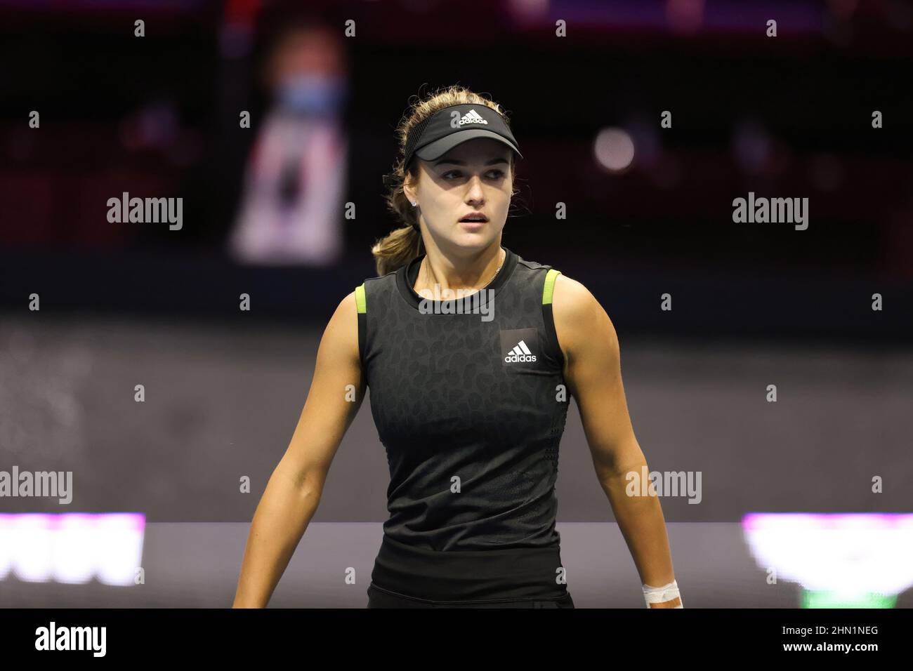 Sankt Petersburg, Russland. 13th. Februar 2022. Anna Kalkinskaya aus Russland gesehen während der St. Petersburg Ladies Trophy 2022 Tennisturnier gegen Alisja Rosolska aus Polen und Erin Routliffe aus Neuseeland. Endergebnis; Alicja Rosolska/Erin Routliffe 1:2 Anna Kalkinskaya/Catherine McNally. Kredit: SOPA Images Limited/Alamy Live Nachrichten Stockfoto