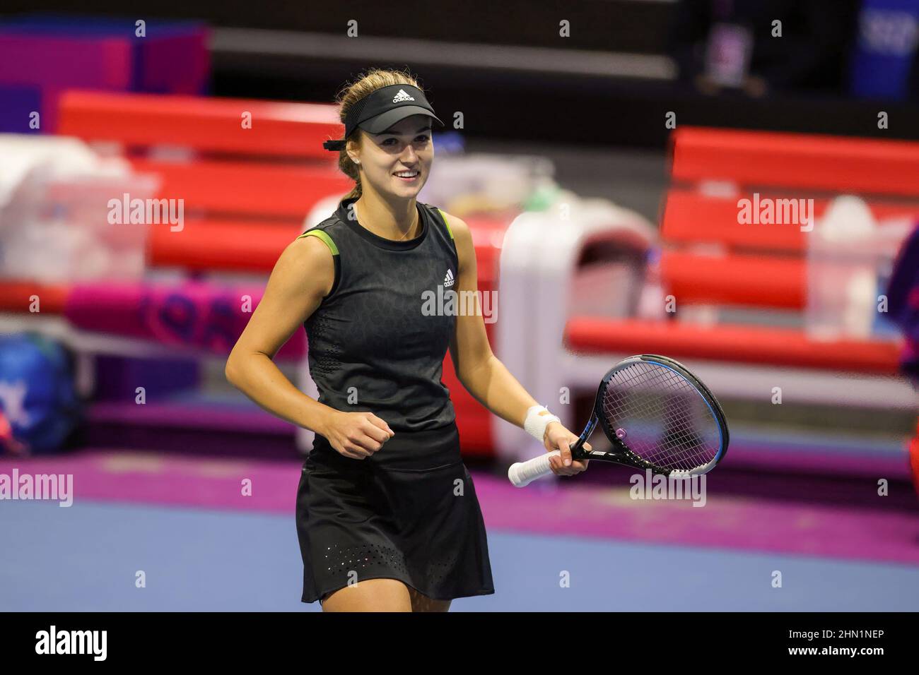Sankt Petersburg, Russland. 13th. Februar 2022. Anna Kalkinskaya aus Russland gesehen während der St. Petersburg Ladies Trophy 2022 Tennisturnier gegen Alisja Rosolska aus Polen und Erin Routliffe aus Neuseeland. Endergebnis; Alicja Rosolska/Erin Routliffe 1:2 Anna Kalkinskaya/Catherine McNally. Kredit: SOPA Images Limited/Alamy Live Nachrichten Stockfoto