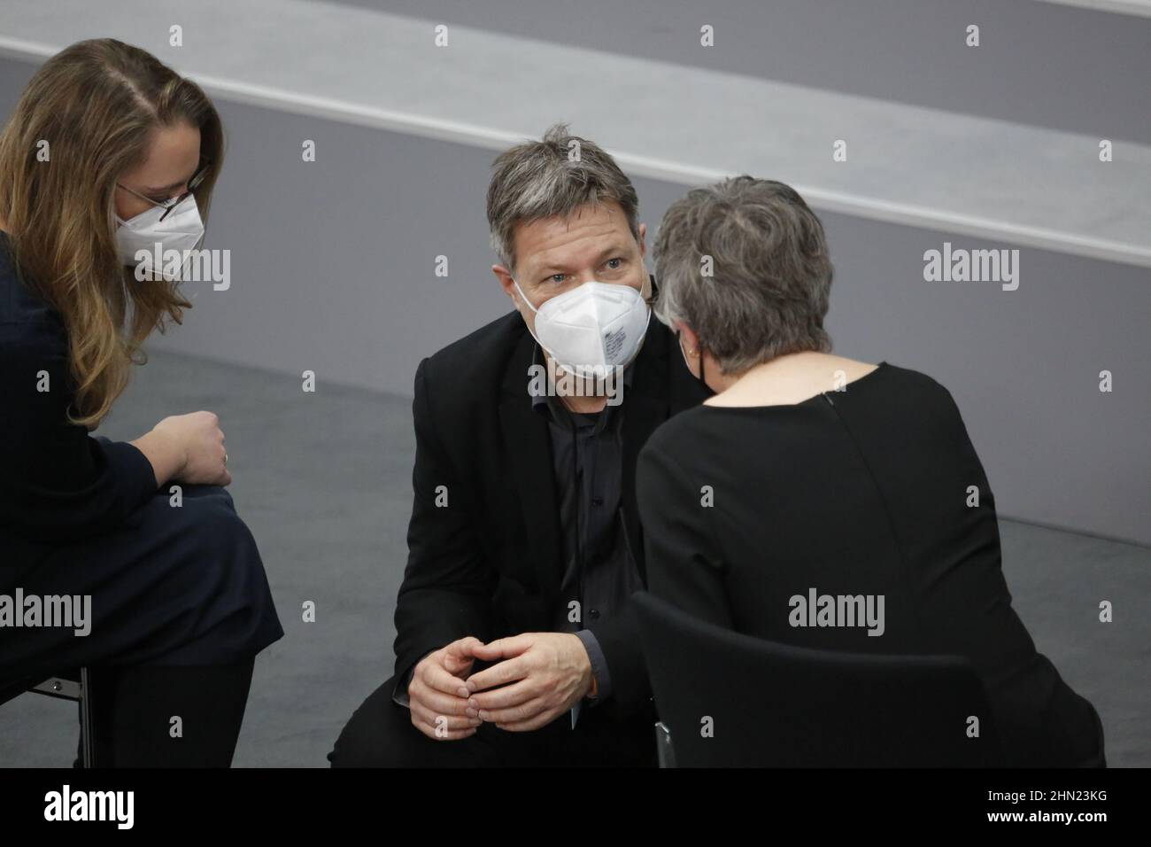 02/13/2022, Berlin, Deutschland, Robert Habeck bei der Wahl des Bundespräsidenten im Paul-Löbe-Haus. Die Bundesversammlung 17th im Paul-Löbe-Haus: Der amtierende Dr. Frank-Walter Steinmeier, die Linke, hat den Mainzer Hausarzt und Notarzt Dr. Gerhard Trabert nominiert, die AfD hat den Ökonomen und Publizisten Prof. Dr. Max Otte, die Astrophysikerin Dr. Stefanie Gebauer von den Freien Wählern als Kandidat nominiert. Die Bundesversammlung besteht aus allen Mitgliedern des Bundestages und der gleichen Anzahl von Abgeordneten, die von den Parlamenten der Bundesländer gewählt werden. Stockfoto