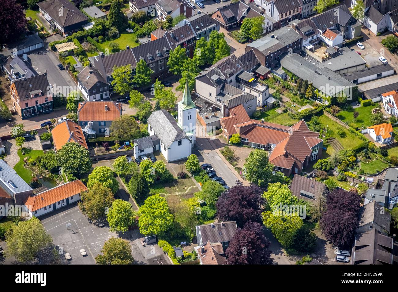 Luftbild, evang. Dorfkirche und Gemeindezentrum, Saarn, Mülheim an der Ruhr, Ruhrgebiet, Nordrhein-Westfalen, Deutschland, Kultstätte, DE, Stockfoto