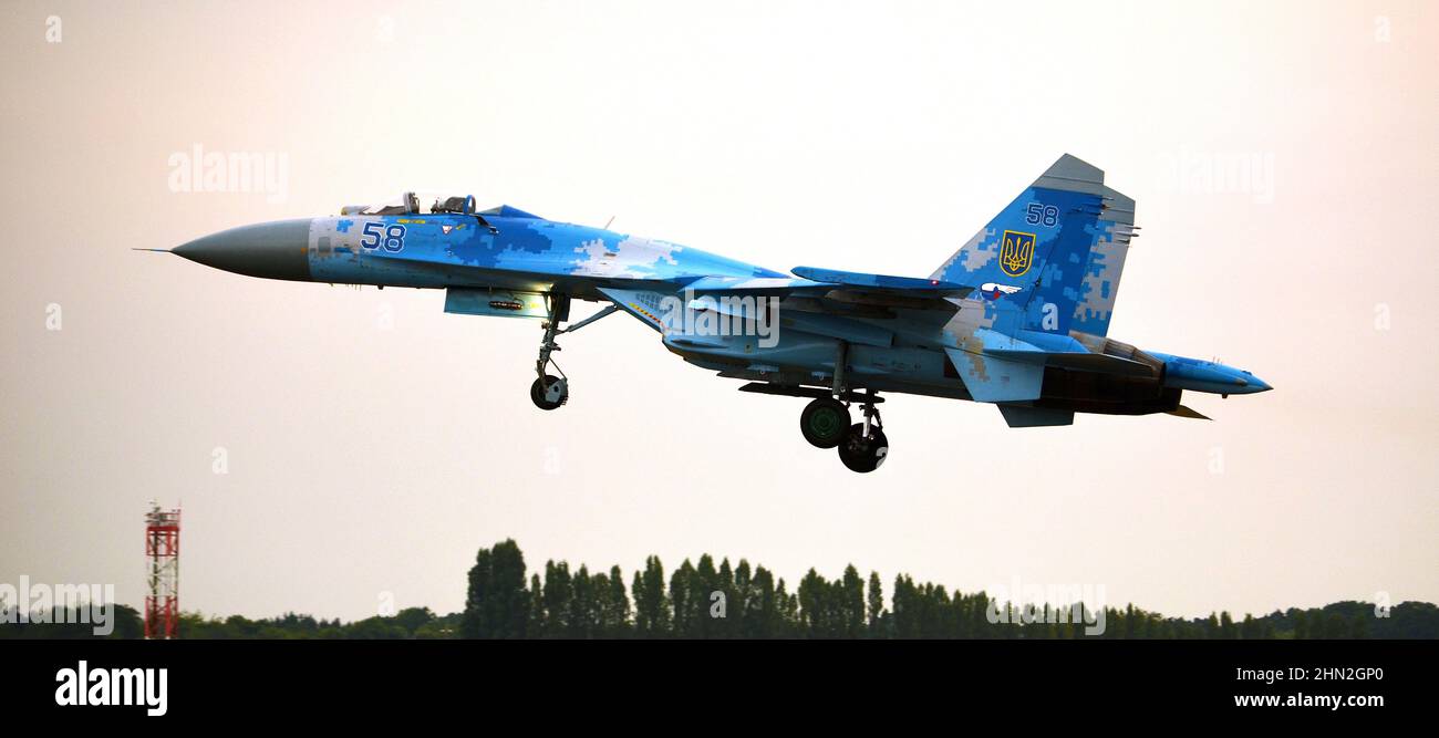 Ukrainische Luftstreitkräfte, Suchoi Su-27 Flanker, militärische Kampfflugzeuge, die auf dem Vasylkiv-Luftwaffenstützpunkt in der Ukraine landen, Geist von Kiew Stockfoto