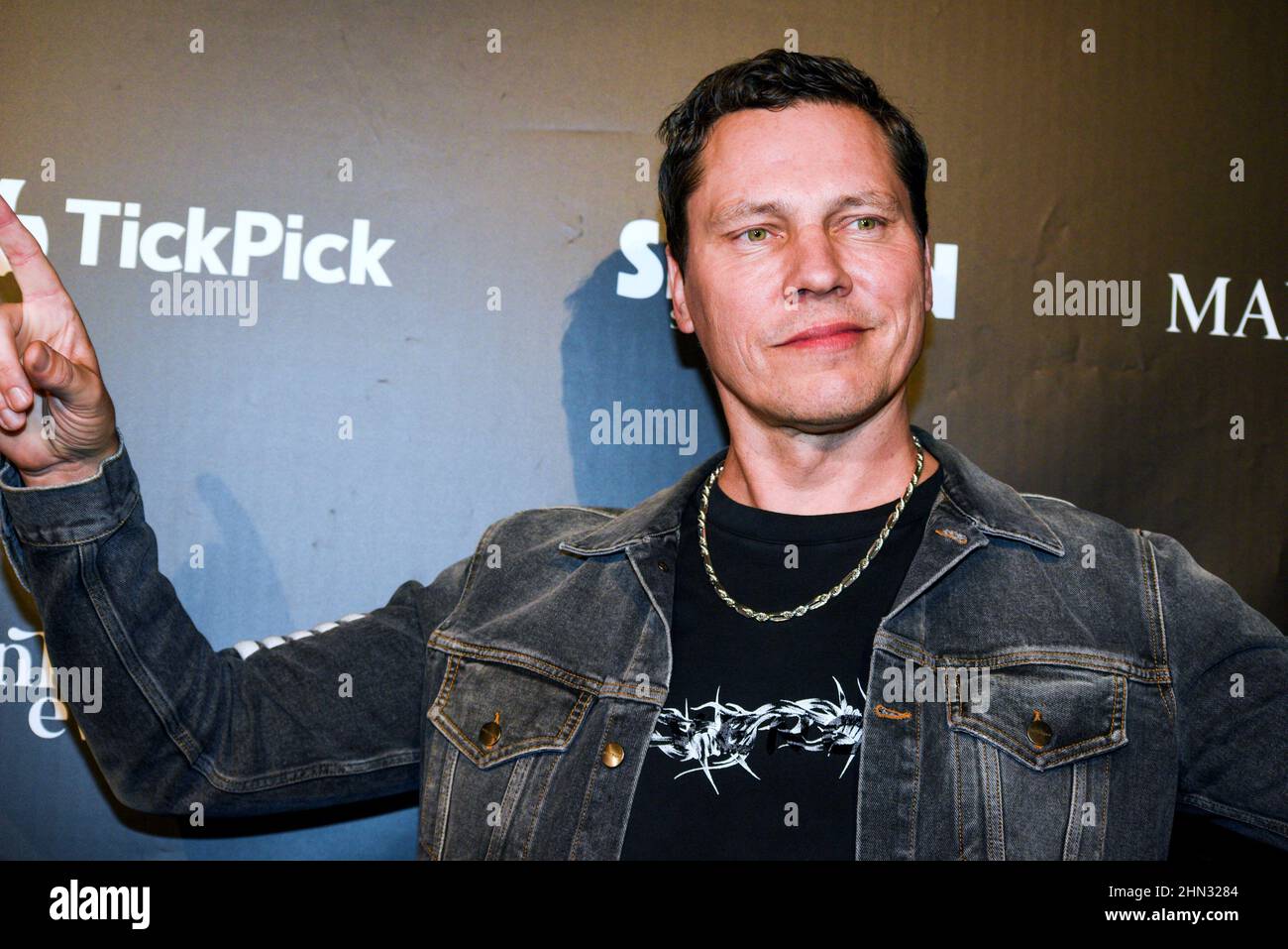 Los Angeles, USA. 12th. Februar 2022. Tiesto nimmt an der DIRECTV präsentiert Maxim Electric Nights auf dem City Market am 12. Februar 2022 in Los Angeles, Kalifornien. Foto: Annie Lesser/imageSPACE Kredit: Imagespace/Alamy Live News Stockfoto