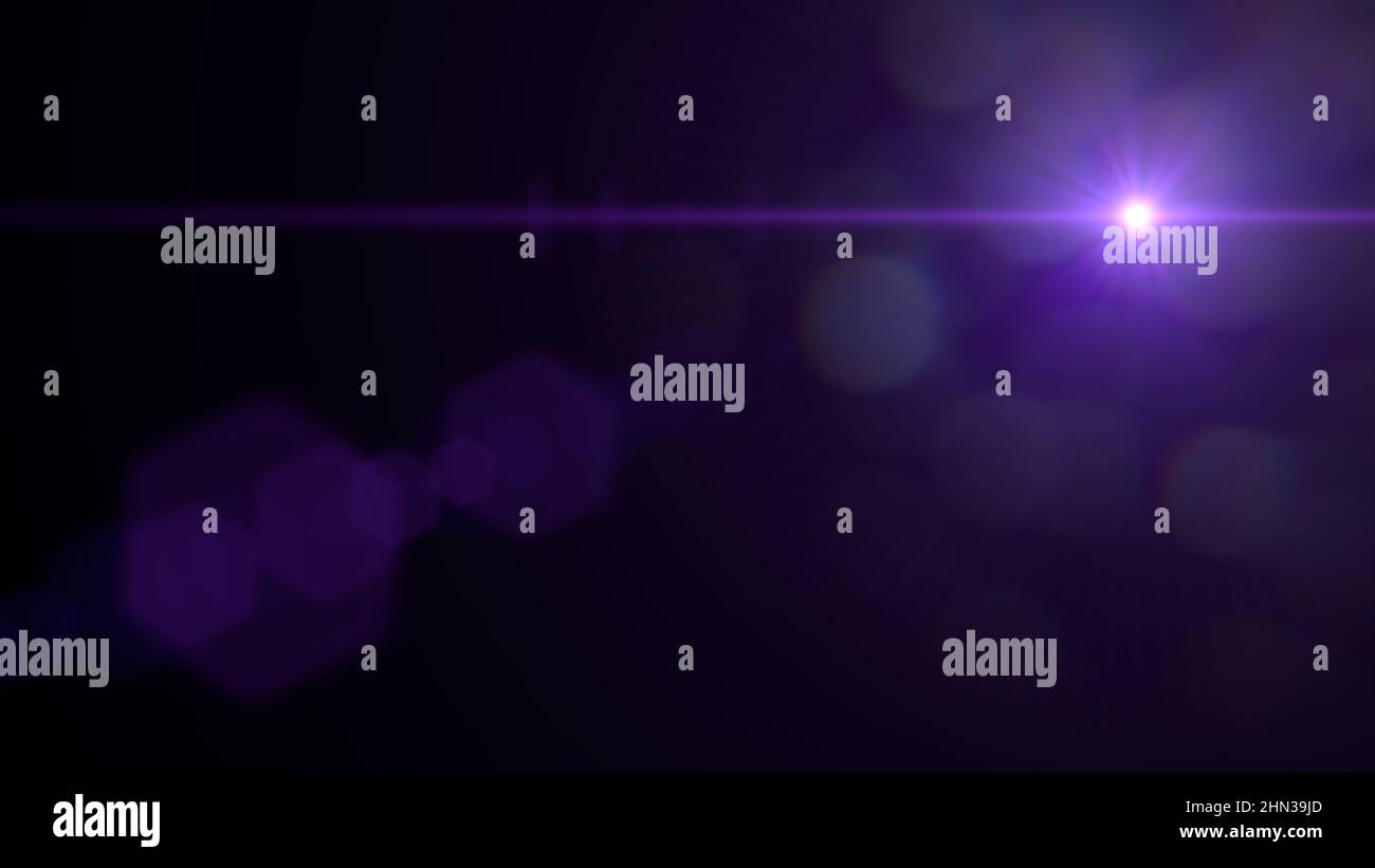 überlagerung von 8K Linsen mit Lichtreflexe mit Bokeh-Effekt und Lichtstreifen in Blau und Violett mit schwarzem Hintergrund Stockfoto