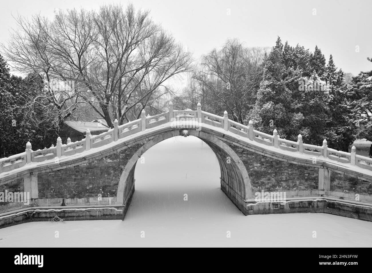 Sommerpalast nach Schnee Stockfoto