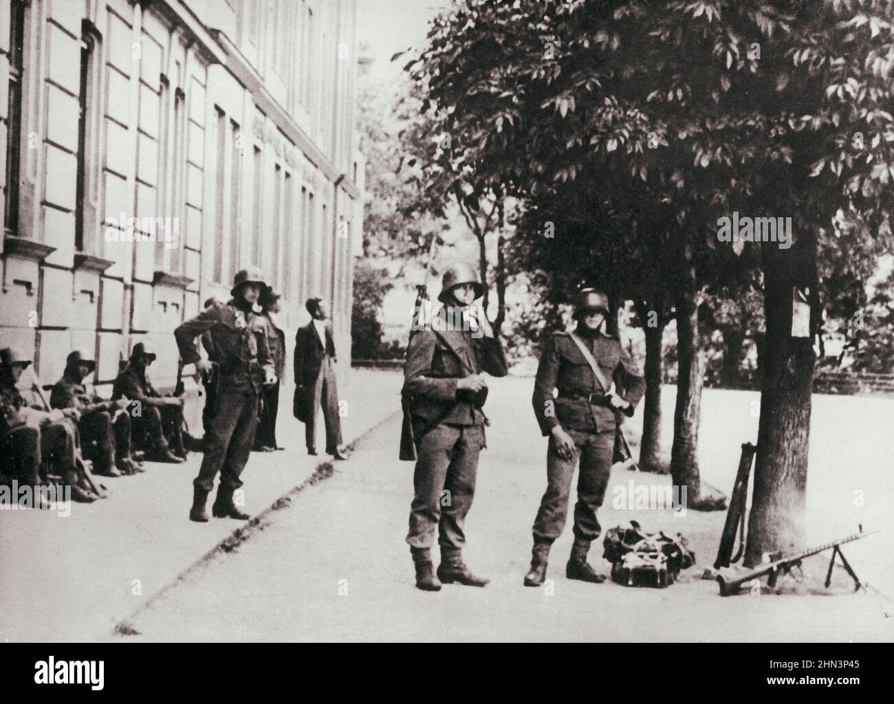 Der Nazi-Putsch in Wien (Juli-Putsch) und die Tötung von Kanzler Engelbert Dollfuss. Österreich, 1934 österreichische Soldaten auf den Straßen der Stockfoto