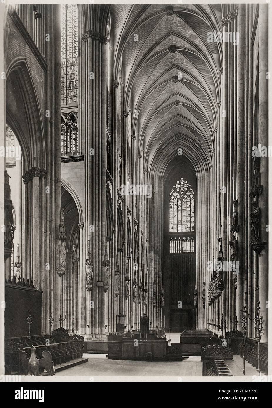 Alte deutsche Postkarte des Kölner Doms, Mittelschiff von der Westseite. Deutschland, 1930s der Kölner Dom ist ein katholischer Dom in Köln, Nort Stockfoto