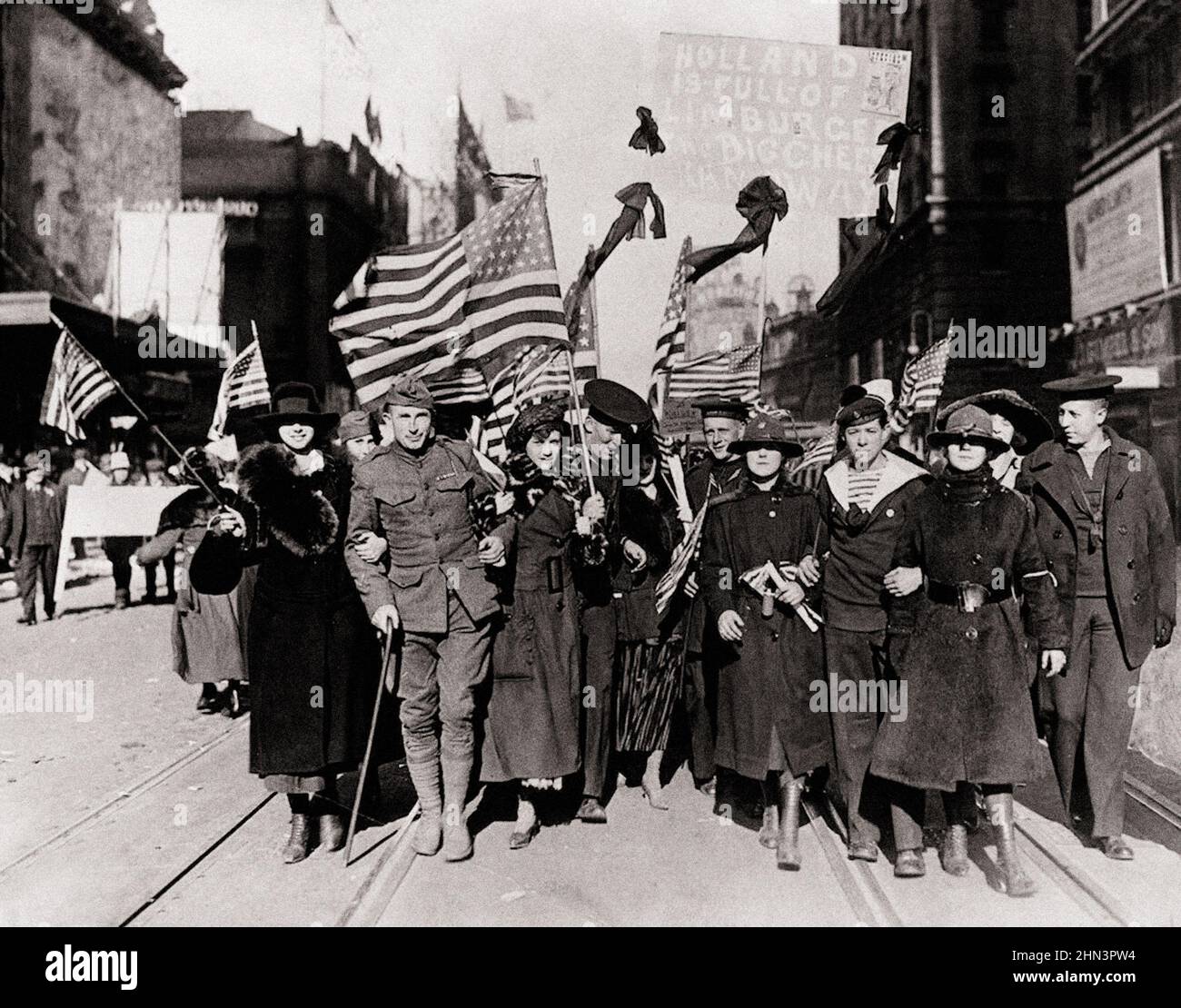Vintage-Foto des Ersten Weltkriegs Feierlichkeiten zum Waffenstillstandstag in den USA 1918 Stockfoto