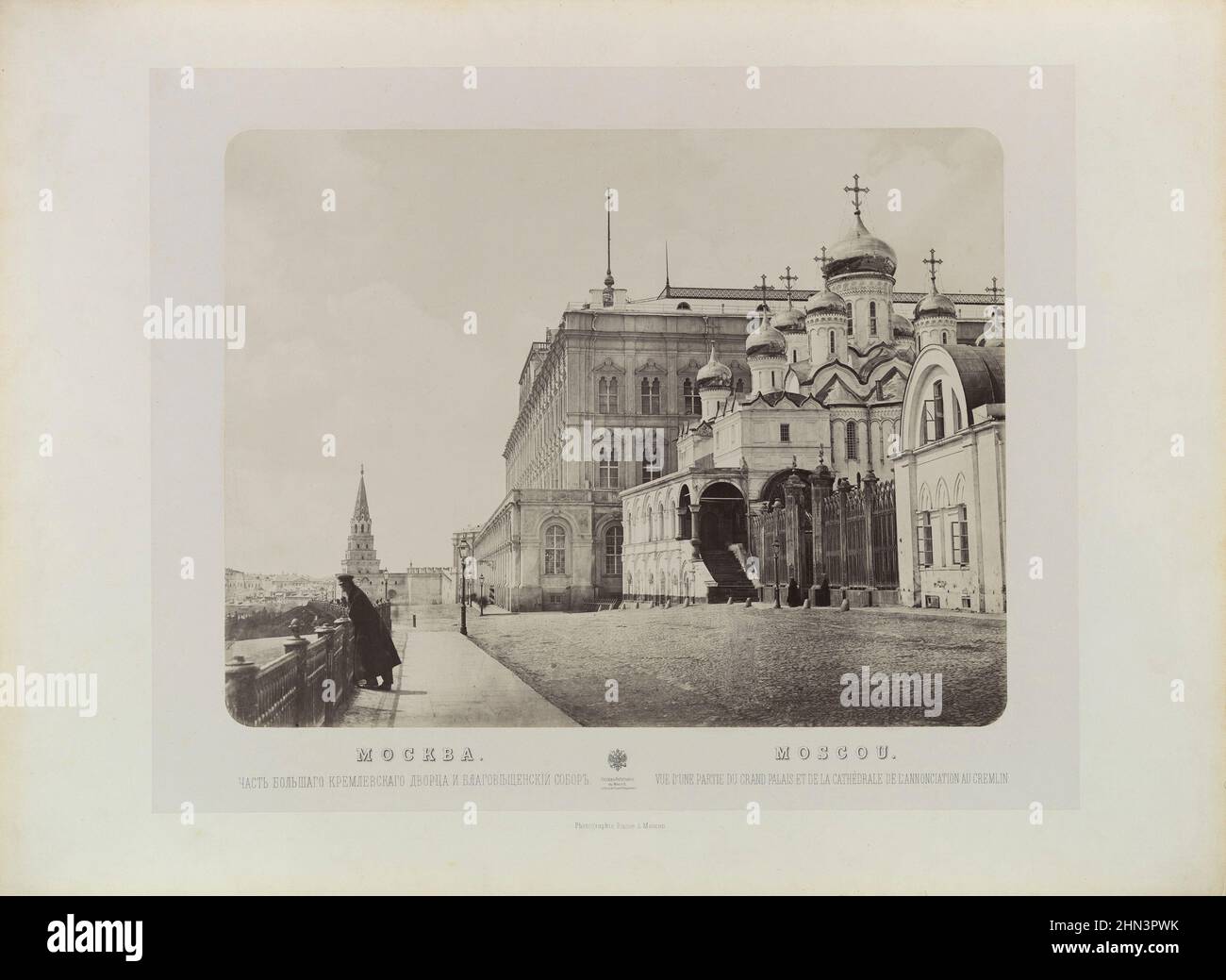 Vintage-Foto eines Teils des Grand Palais und der Kathedrale der Verkündigung im Kreml. 1860s Stockfoto