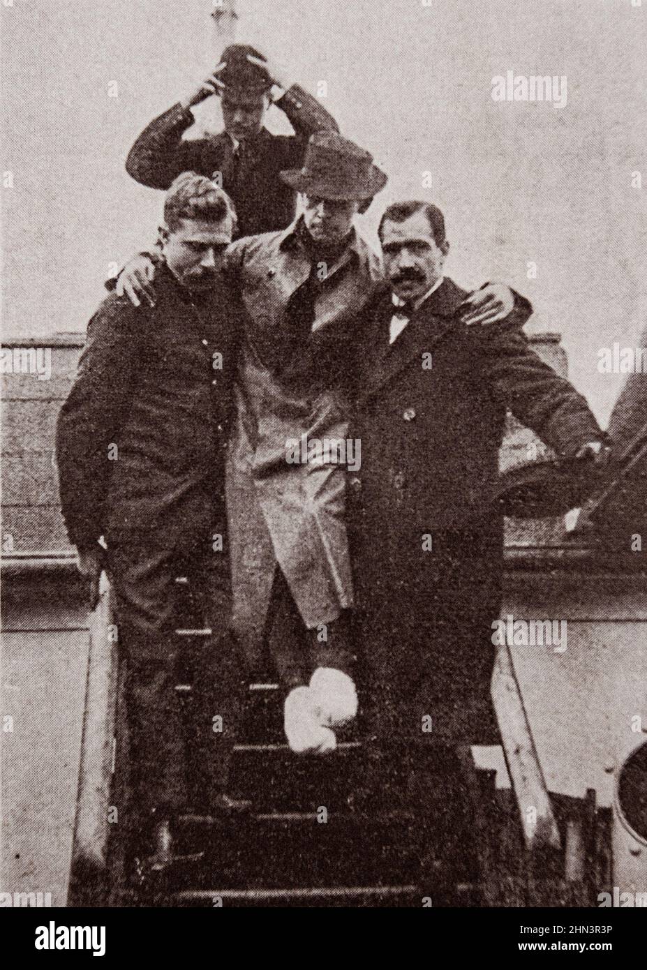Untergang der 'Titanic'. 1912 der zweite Radiotelegraph der Titanic, H. Bride, der seine Füße in einem der Rettungsboote zerquetscht und eingefroren hatte. Stockfoto