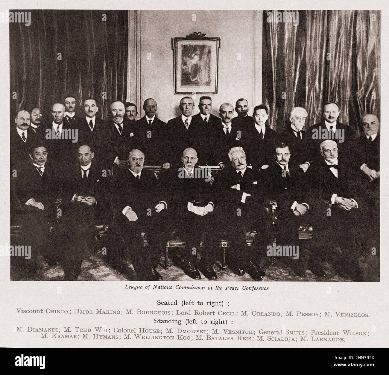 Vintage-Foto der Kommission des Völkerbundes der Friedenskonferenz. Sitzend (von links nach rechts): Viscount Chinda, Baron Makino, M. Bourgeois, Lord Rober Stockfoto