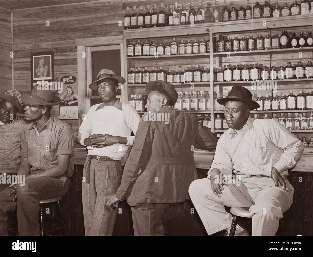 Vintage-Foto des amerikanischen Südens im Jahr 1940s. Juke hat sich in der Belle Glade-Gegend, im Gemüsebereich von Süd-Zentral-Florida, mit einer Bar und einem Gemeinschaftsbereich begesetzt. Februar 1941 Stockfoto