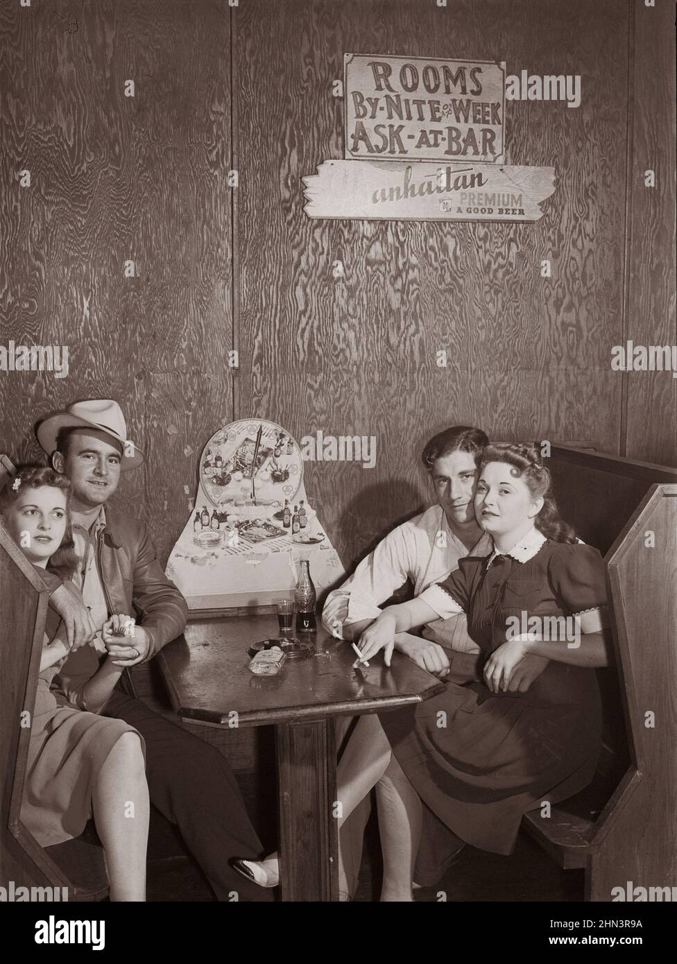 Vintage-Foto des amerikanischen Südens im Jahr 1940s. Juke hat sich in der Belle Glade-Gegend, im Gemüsebereich von Süd-Zentral-Florida, mit einer Bar und einem Gemeinschaftsbereich begesetzt. Februar 1941 Stockfoto