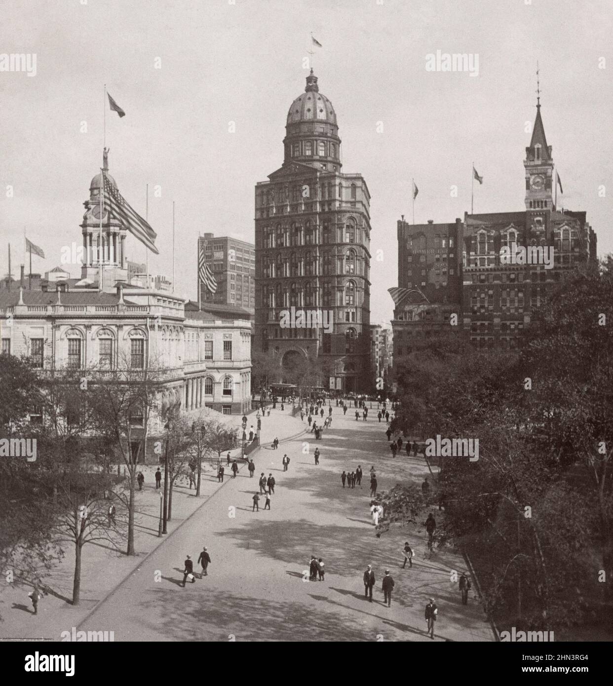 Vintage-Foto des 'World' Building und des City Hall, New York City, USA 1910s Stockfoto