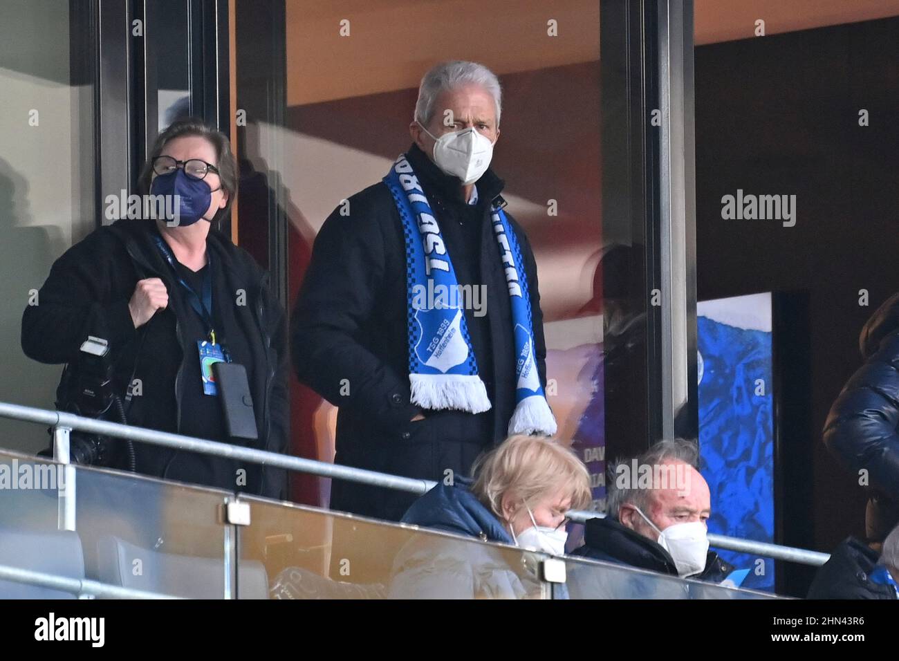 Dietmar HOPP über die Tribuene, Fußball 1st Bundesliga-Saison 2021/2022, Spieltag 22, matchday22. TSG 1899 Hoffenheim Arminia Bielefeld 2-0. Am 13. Februar 2022, PreZero Arena Sinsheim. Stockfoto