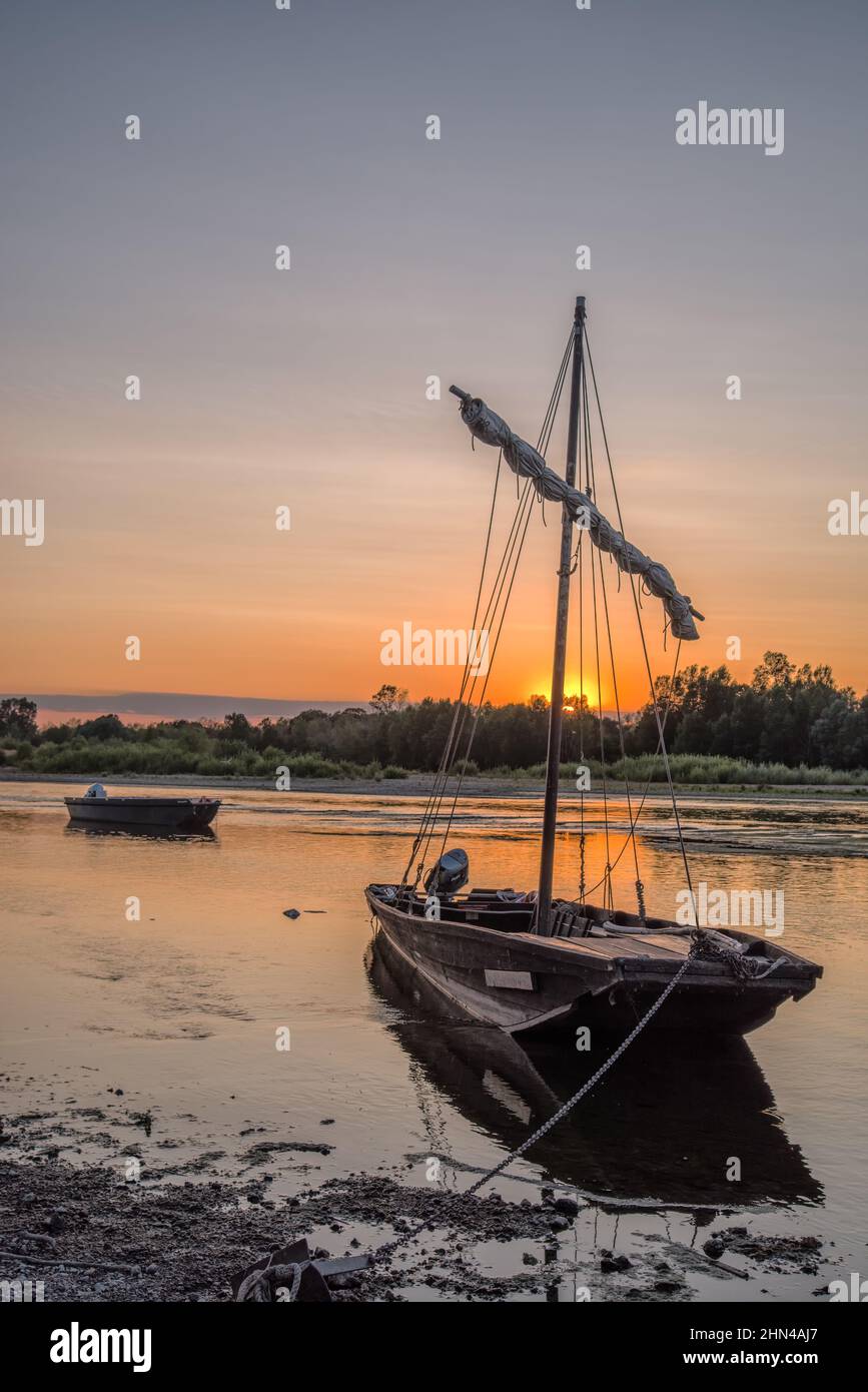 Sonnenuntergang auf dem Fluss La Loire, Chaumont-sut-Loire, Loire-et-Cher, Frankreich Stockfoto