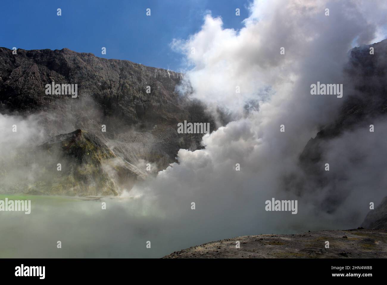 Krater Lake of the White Island Volcano, Bay of Plenty, Neuseeland Stockfoto