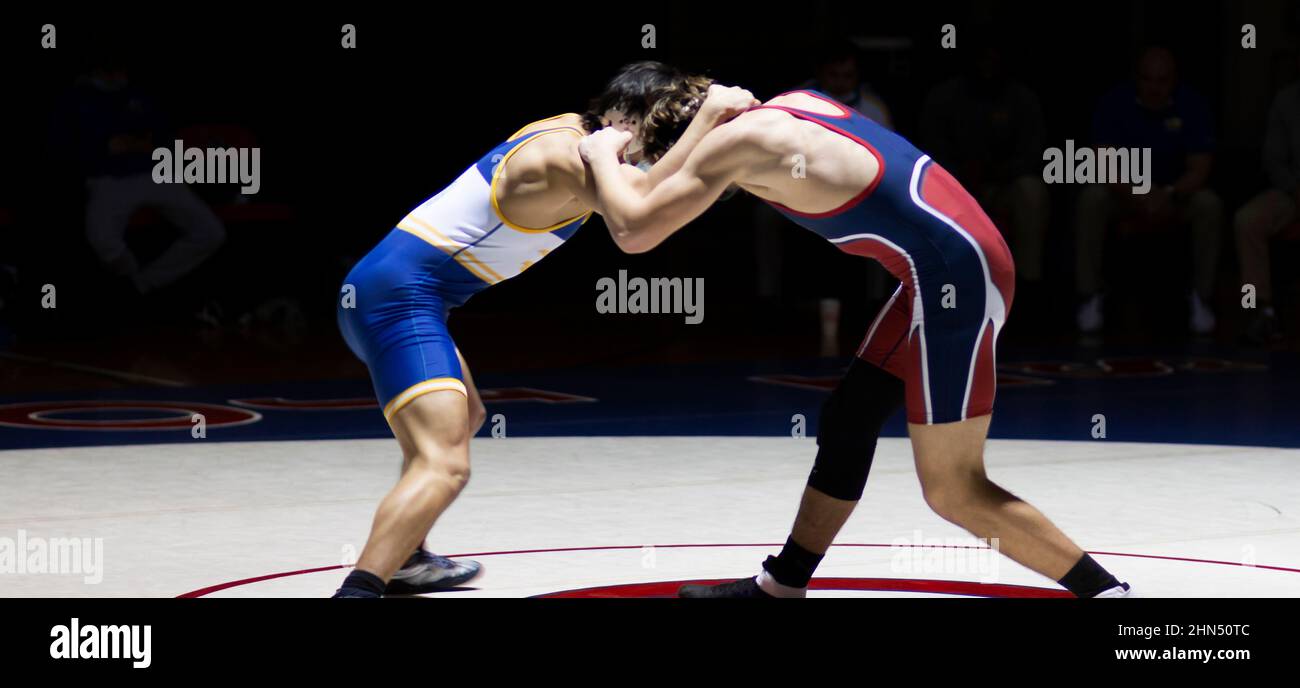 Freestyle headlock wrestling Fotos und Bildmaterial in hoher