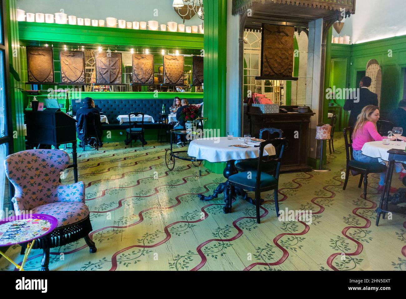 Florenz, Italien, Inside Italian Luxury Fashion Designer Shop, Gucci Garden, Restaurant Dining Room, italienische Restauranteinrichtung Stockfoto