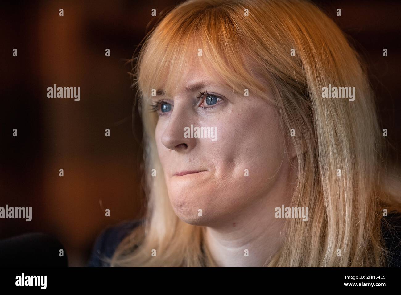 Rosie Duffield, 50-jährige Abgeordnete der Labour-Partei für Canterbury, die in den sozialen Medien von lokalen politischen Aktivisten schikaniert wurde. Whitehall, London, Großbritannien Stockfoto