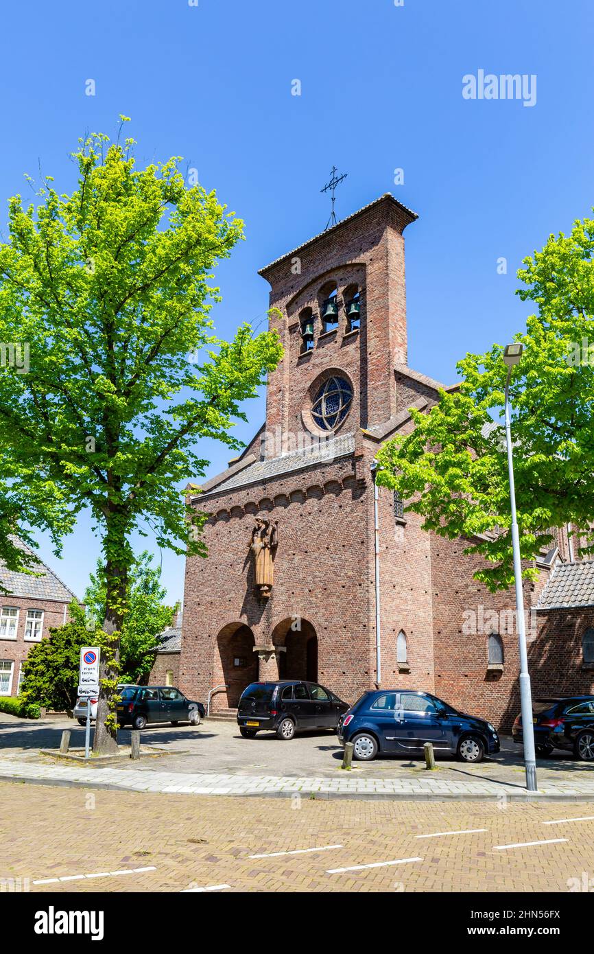 Middelburg, Niederlande - 29. Mai 2021: Kirche von Petrus und Paulus im historischen Zentrum von Middelburg in Zeeland in den Niederlanden Stockfoto