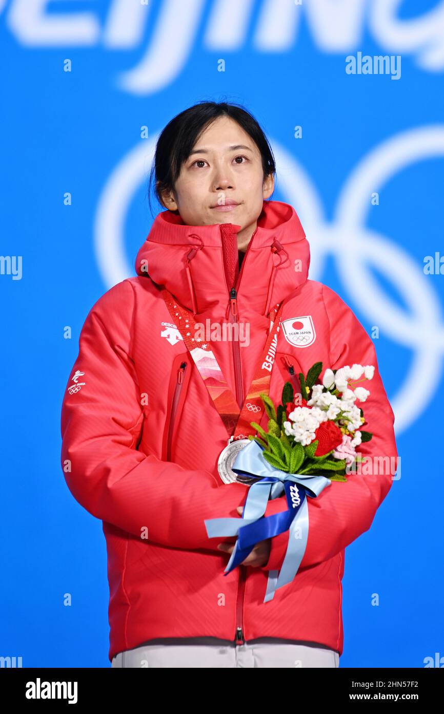 Peking, China. Kredit: MATSUO. 14th. Februar 2022. Miho Takagi (JPN) Eisschnelllauf: Medaillenübergabe der Frauen 500m während der Olympischen Winterspiele 2022 in Peking auf dem Beijing Medal Plaza in Peking, China. Kredit: MATSUO .K/AFLO SPORT/Alamy Live Nachrichten Stockfoto